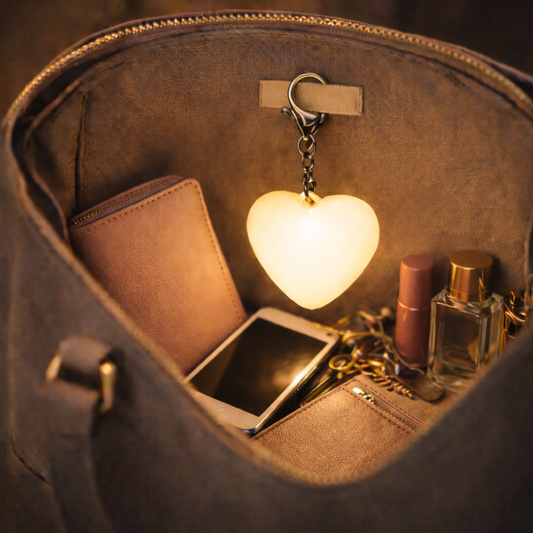 Llavero LED en Forma de Corazón para Bolso – Luz Automática